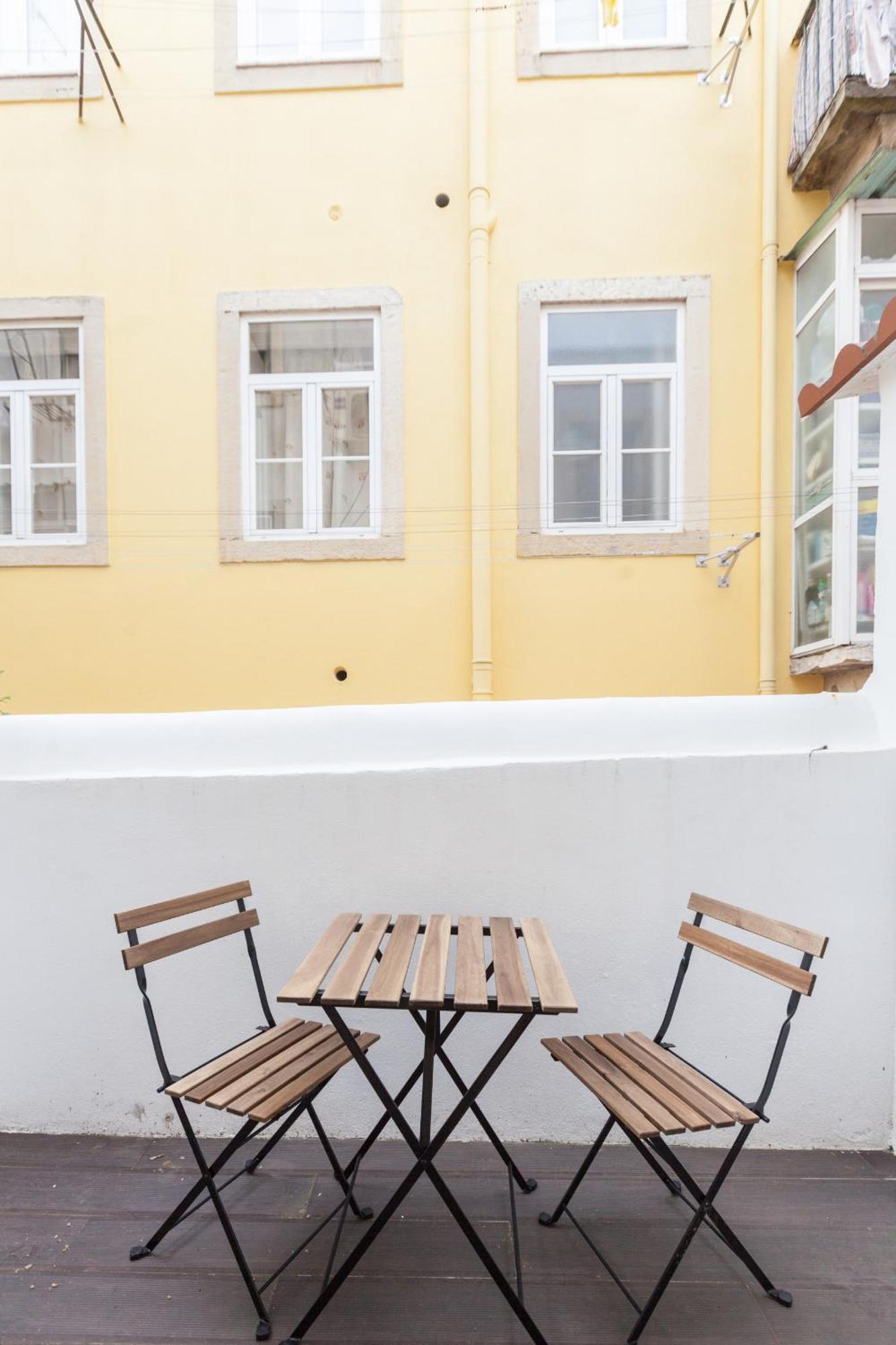Flh Alcantara Elegant Charm With Balcony Apartamento