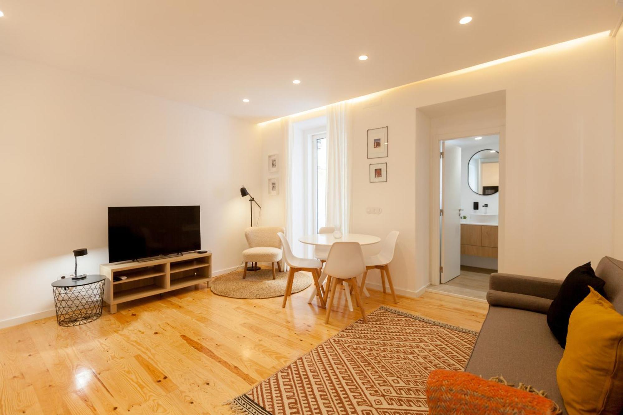 Flh Alcantara Elegant Charm With Balcony Lisbon